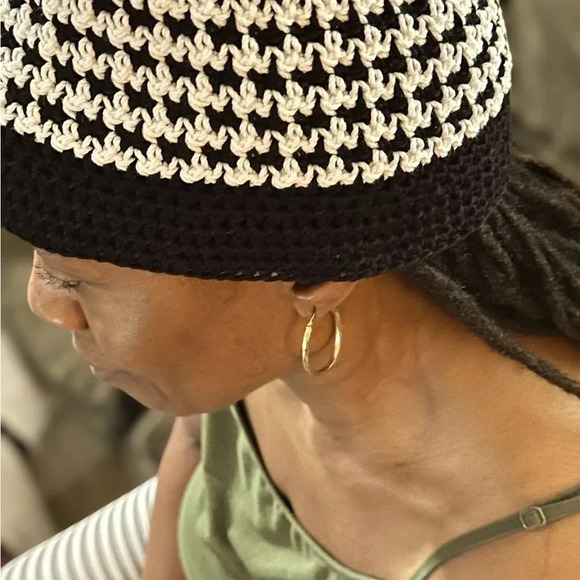 Handmade Crochet Ladies Houndstooth Beanie. main image 9
